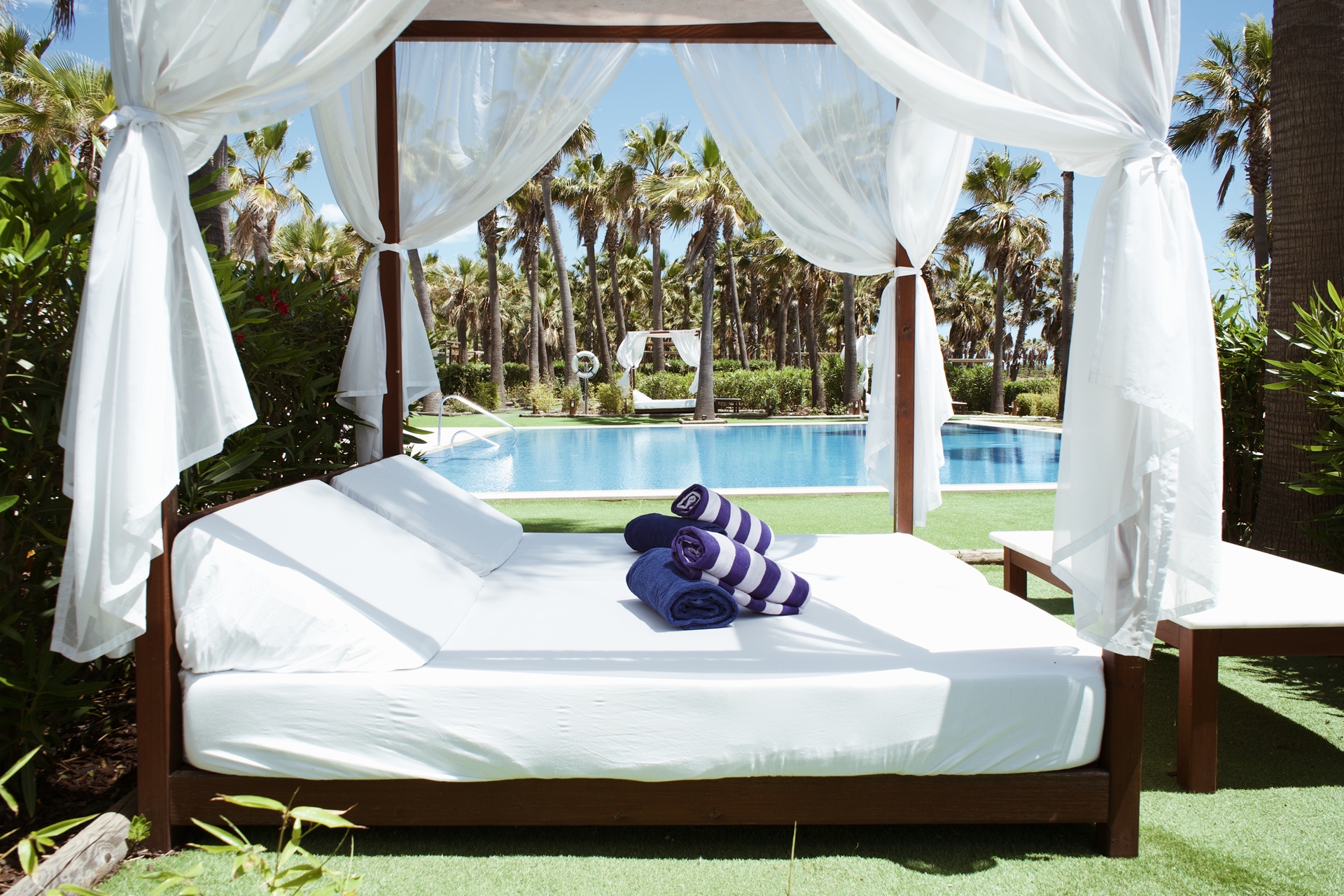 Wine & Books by the Sea